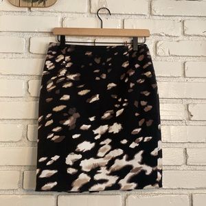 Tahari black white and brown deisgn womens skirt zip up split in back